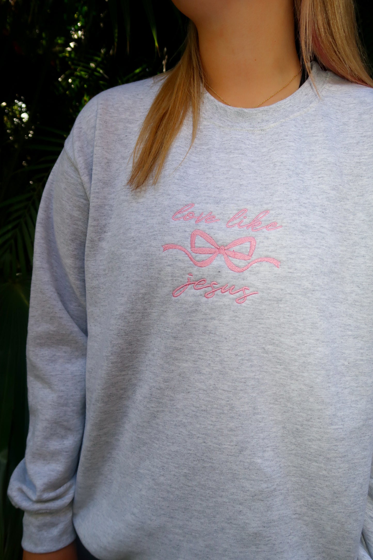 LOVE LIKE JESUS EMBROIDERY PINK BOW CREWNECK | GRAY CREW COLOR